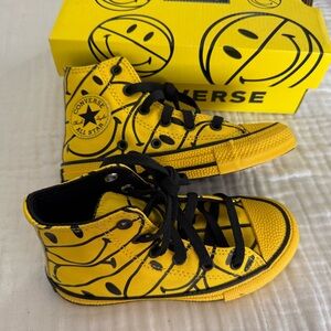 NIB Converse x Chinatown Market Smiley Face Sneakers Kids Size 11 Unisex